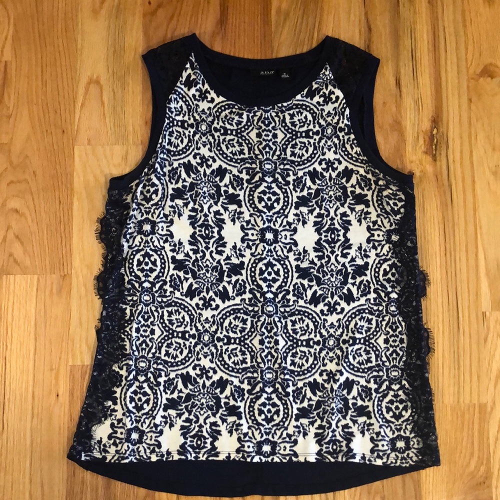 A.n.a. Womens medium navy and white lacy top